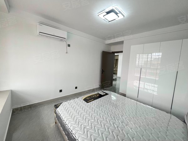 上海浦东川沙心圆西苑川沙地铁站,迪士尼班车点,精装全配,采光好,实拍