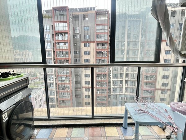 深圳龙岗南联运河蓝湾南联地铁口 朝南小区两室一厅 带阳台