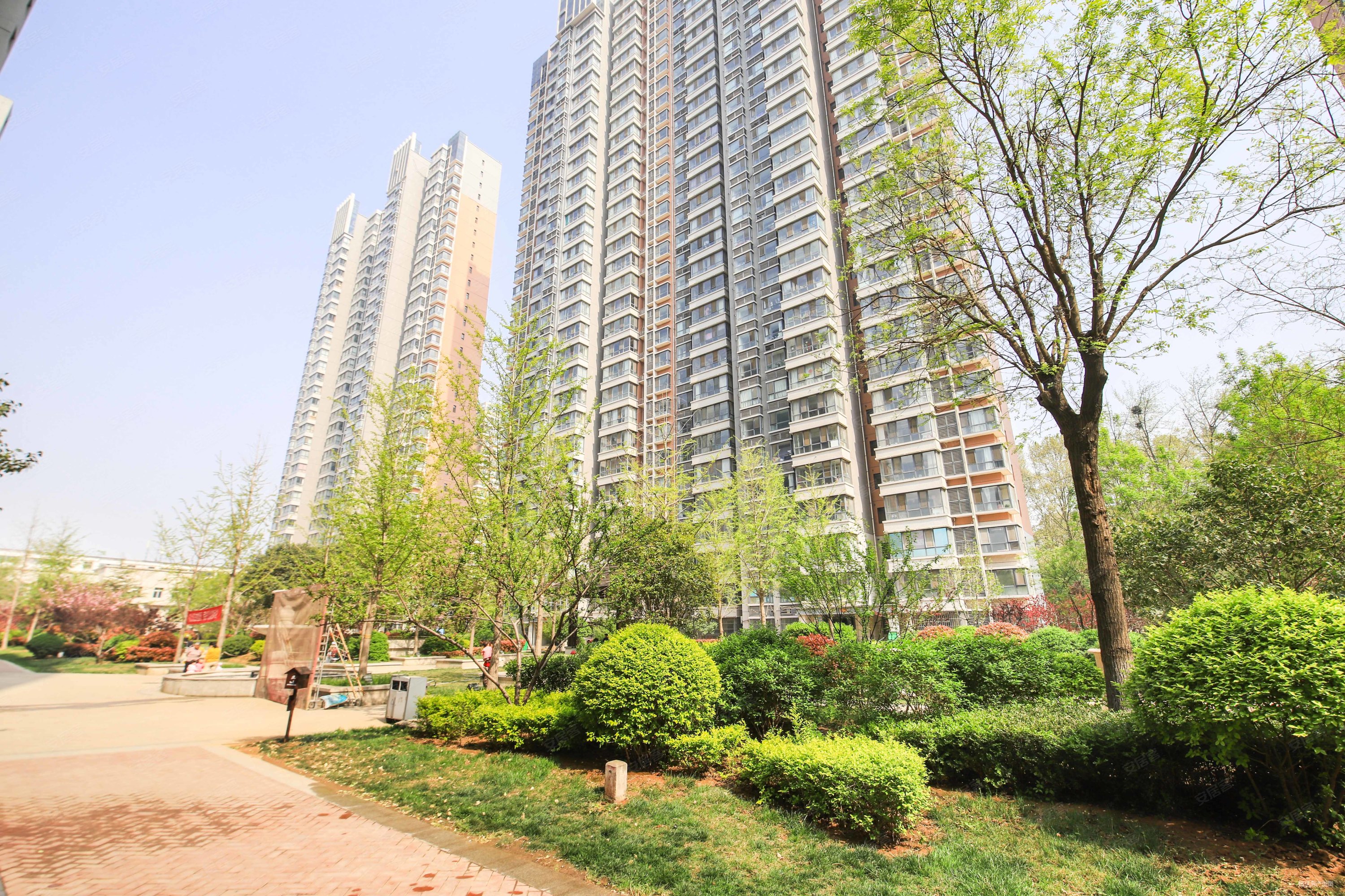 东方红名仕家园精装两室两厅 南北通透采光好!