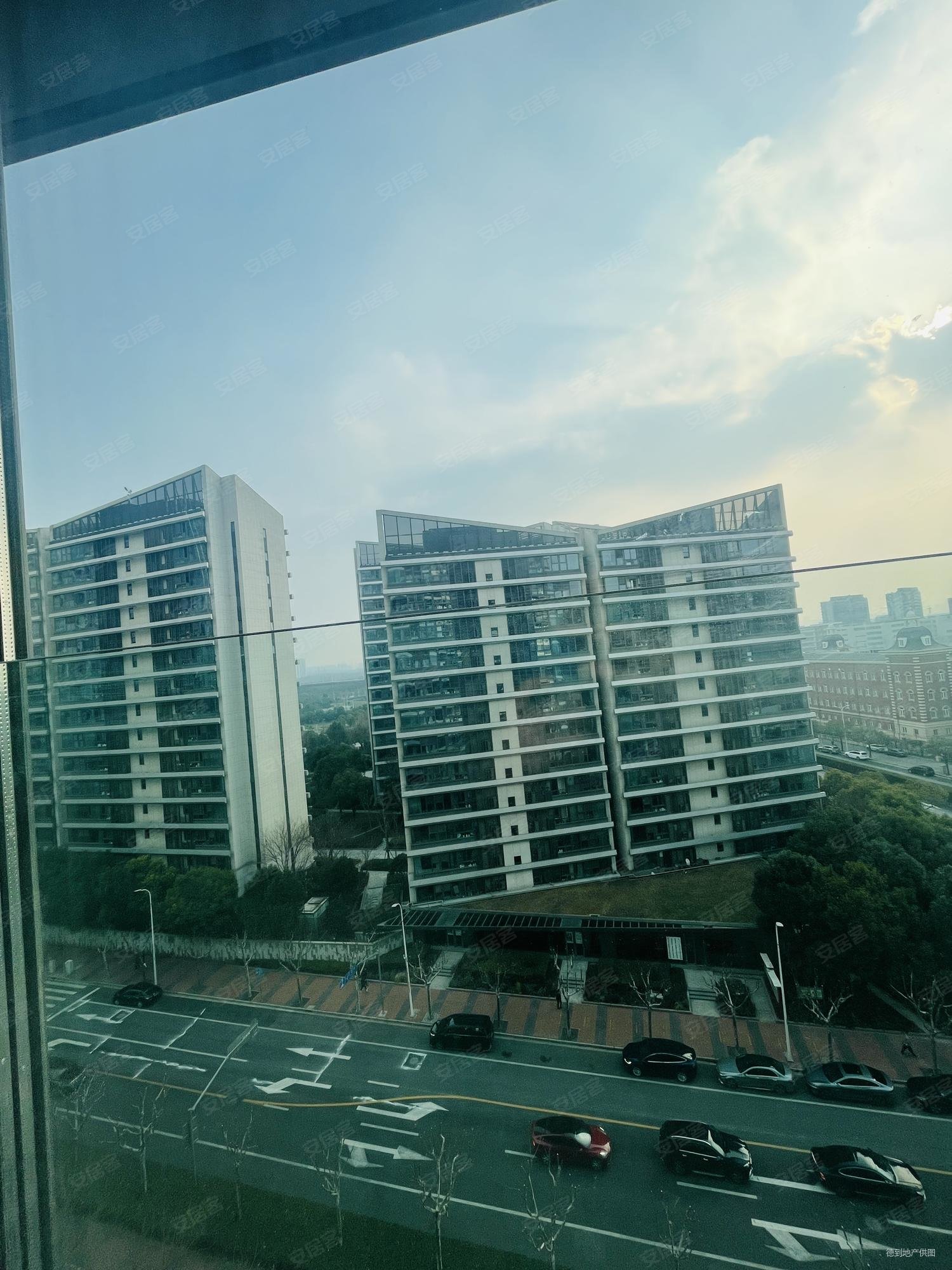 晶耀名邸(二期) 带电梯 交通便捷 次新小区 装修好