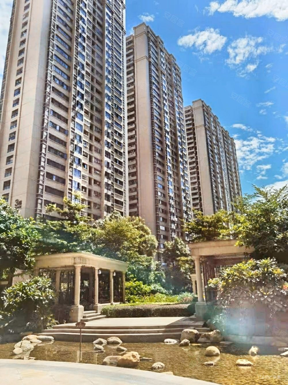 明秀路荣和山水绿城四期精装两房朝南户型随时看房业主急售