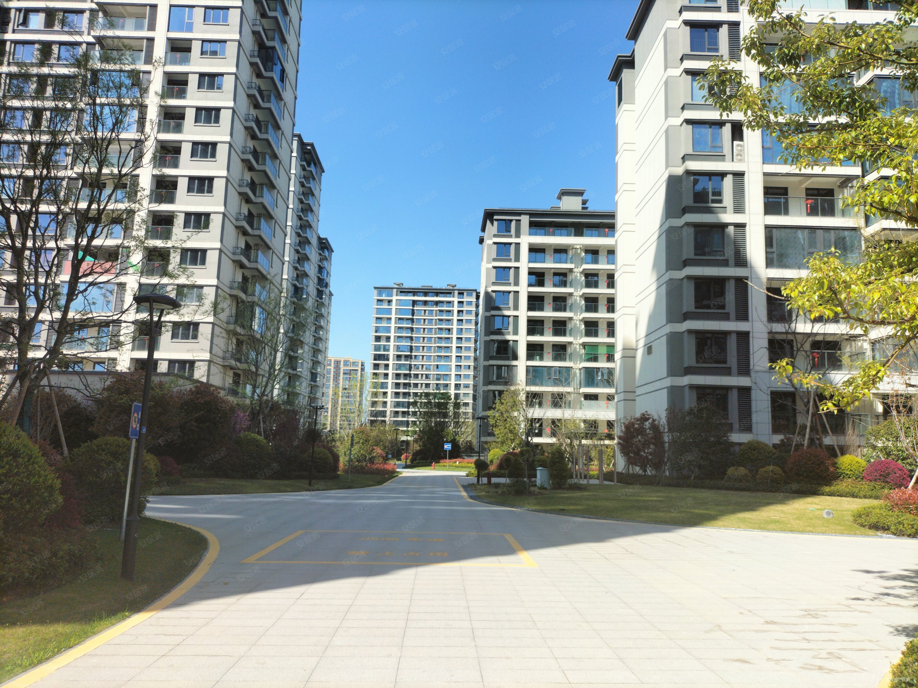 北辰香麓湾4室2厅2卫125㎡南220万