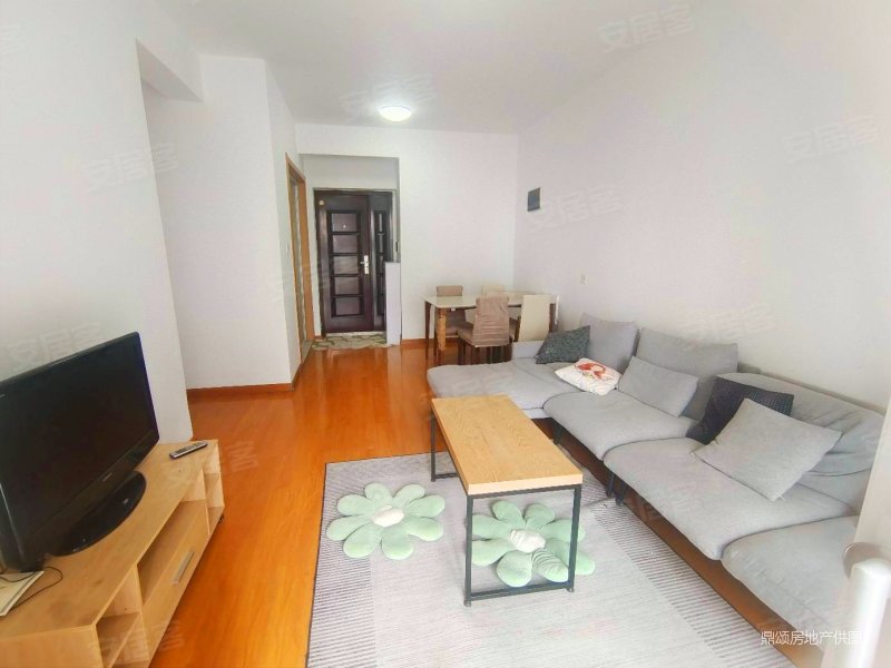 艾菲花园地铁口200米中楼层三房急售155万价格好谈