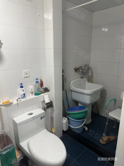 江苏路站 车位充足 楼层好 精装好房 产权清晰 购物方便,延安西路548