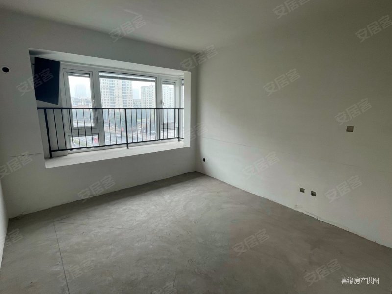 辰华氿府电梯洋房四室两厅的卫毛坯看房方便