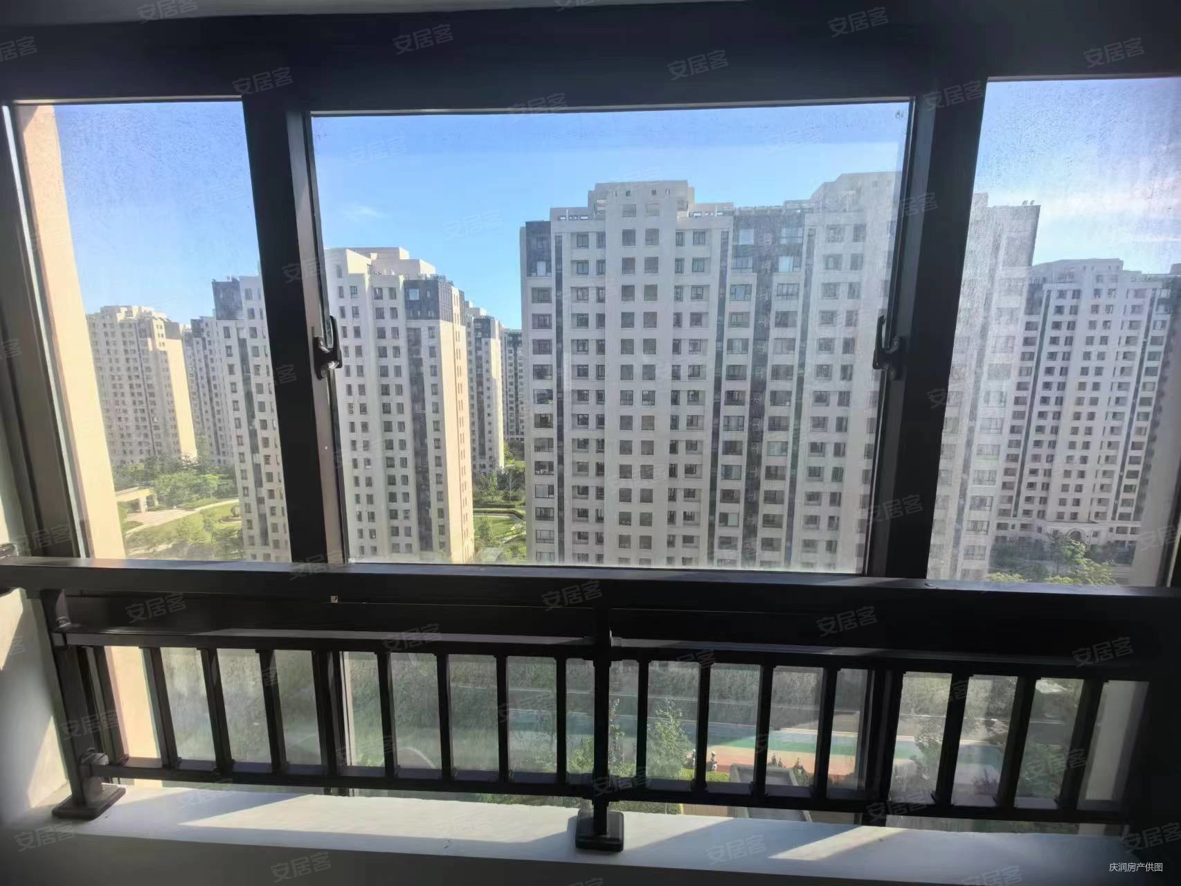 蝶湖世界湾 130平 飞机户型 精装  双卫带车位