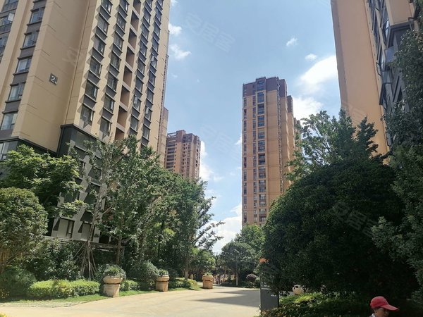 昆明呈贡市政府绿地东海岸绿地东海岸二期 中层精装四卧双卫 带全套