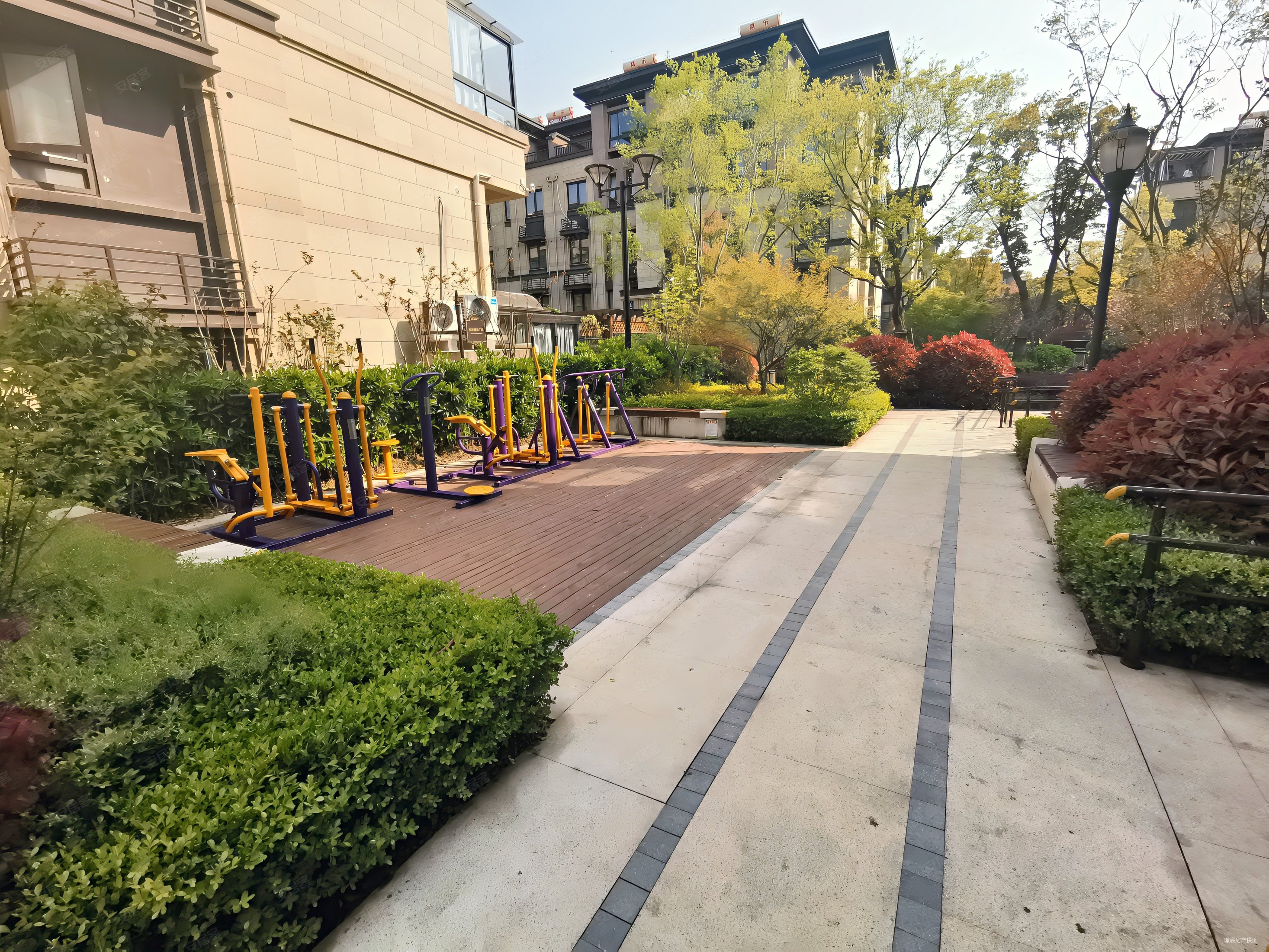 (联排别墅),带花园带露台,3层,340万,阿卡迪亚2期,急