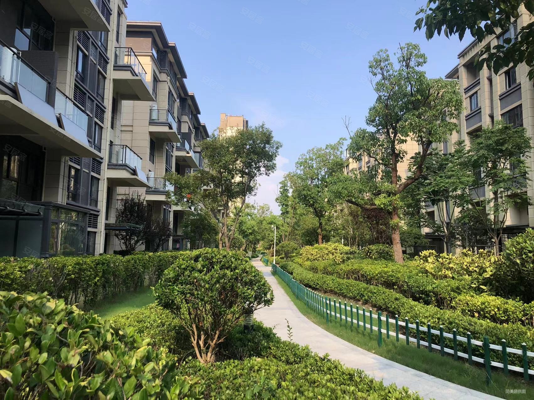 湖悦天境新出150平下叠房东亏本急售公司运转急需资金随看