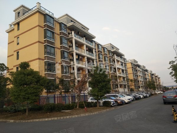 泰州海陵城东金东花园金东花园 带电梯 带车库 三房两卫 免费停车