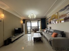 威海经区威海公园海景房大相框旁 带车位豪华装修家具家电齐全 三个空调四个卧室出租房源真实图片