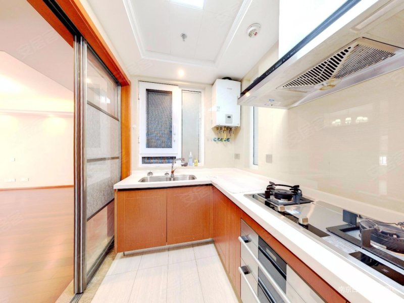 景枫凤凰台 中间楼层采光好 近医院 出行方便 带电梯