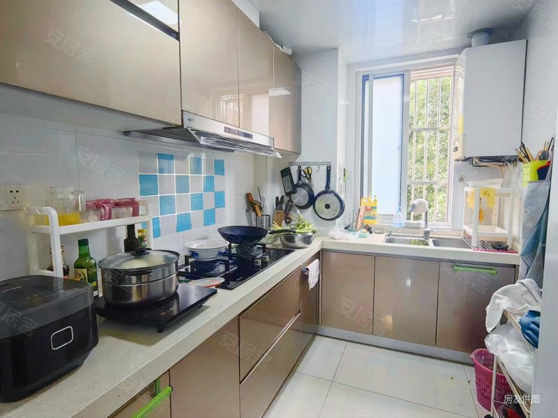 托乐嘉花园精装修居住时间少临近地铁