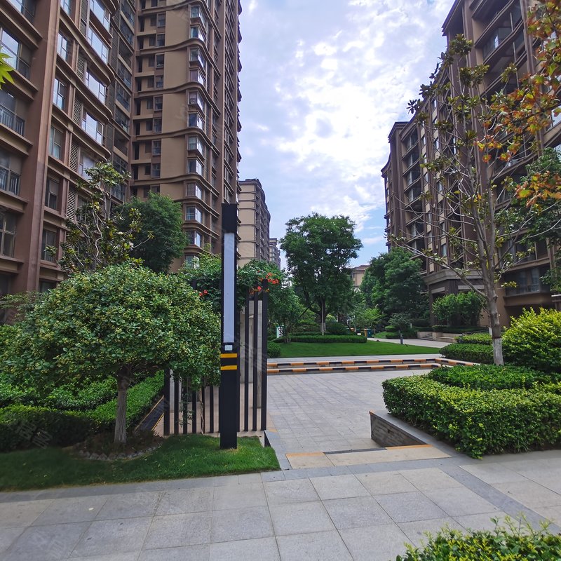 陈莹 2021-06-21   :  :   雅居乐国际花园西苑以高层和洋房为主,高层