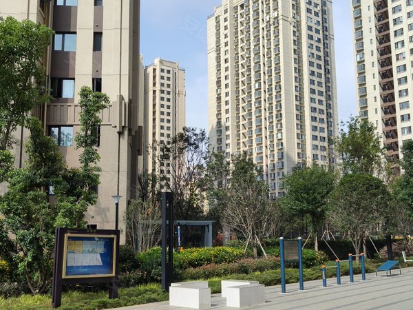 昆明官渡巫家坝世茂璀璨倾城世茂璀璨倾城3室2厅精装修电梯房高层采光