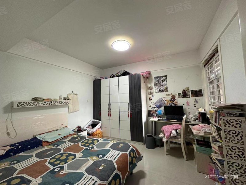 海城国际小区电梯房精装修157平