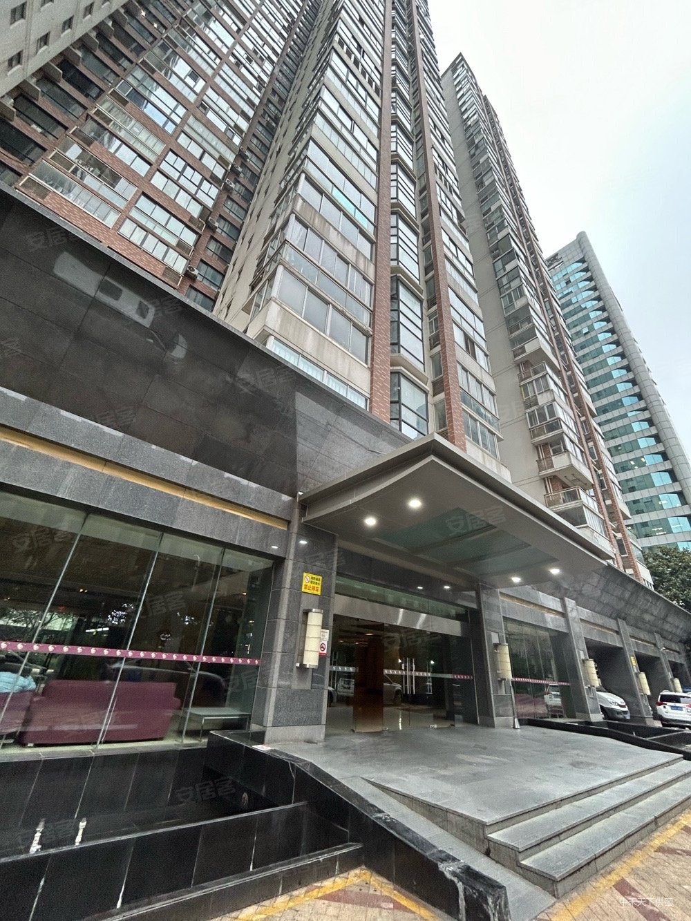 省中医院旁,金鹰国际花园二手房,655万,3室2厅,2卫,143平米-南京安居