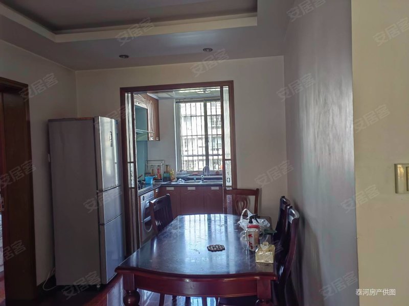 锦港佳园3室2厅一卫精装修中间楼层采光好随时看房