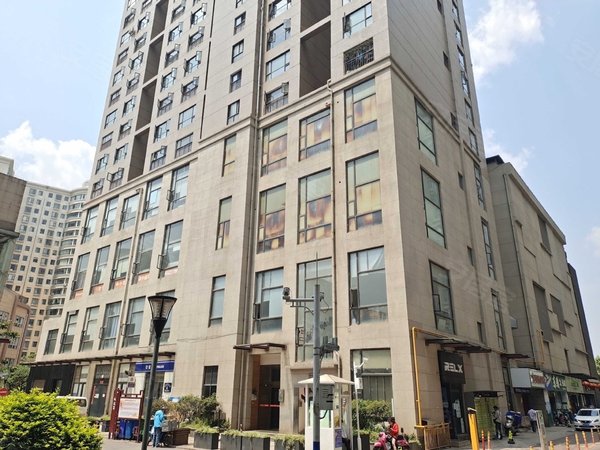 昆明五华莲花片区学府协信天地一二一大街,电梯房1室带家具南北向