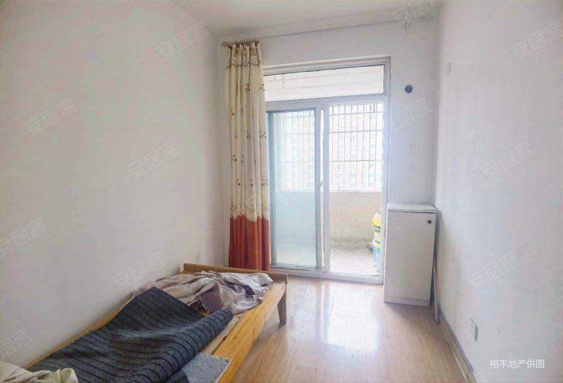 滨湖顺园  房龄新 南北通透 临地铁