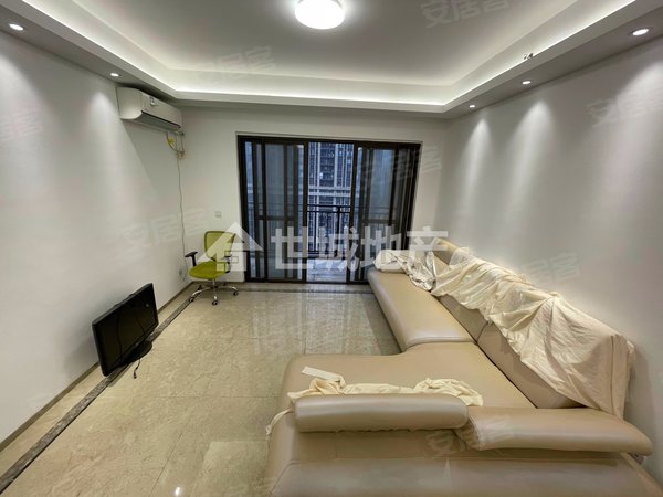 佛山禅城季华六路绿地璀璨家园(二期)季华路带入户花园4房2卫 配置