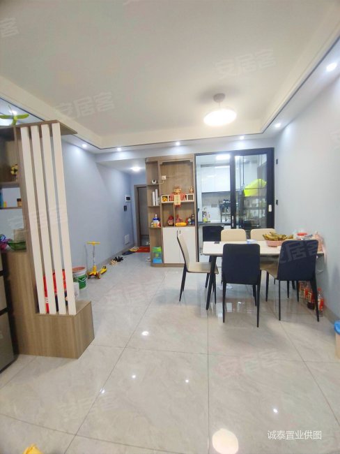 房子在好楼层,朝南户型,四房精装,拎包入住,证件齐全,,恒泰幸福港湾