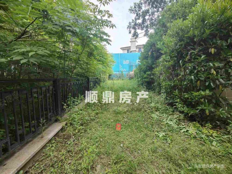 钟山国际高尔夫靠近球场法式独栋大别墅花园1500平