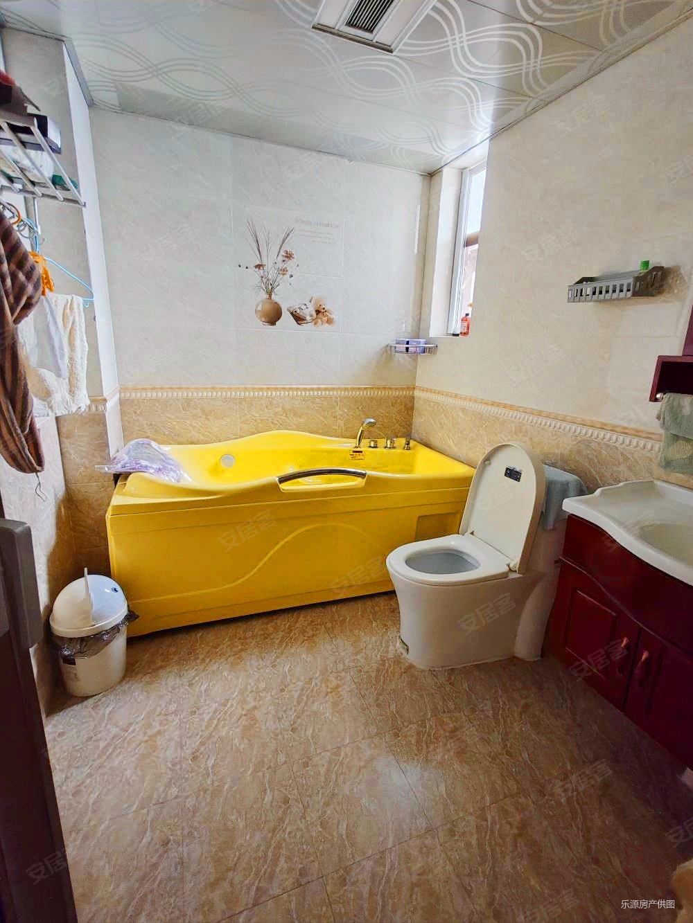 博雅新城e区3室1厅1卫140㎡南北105万