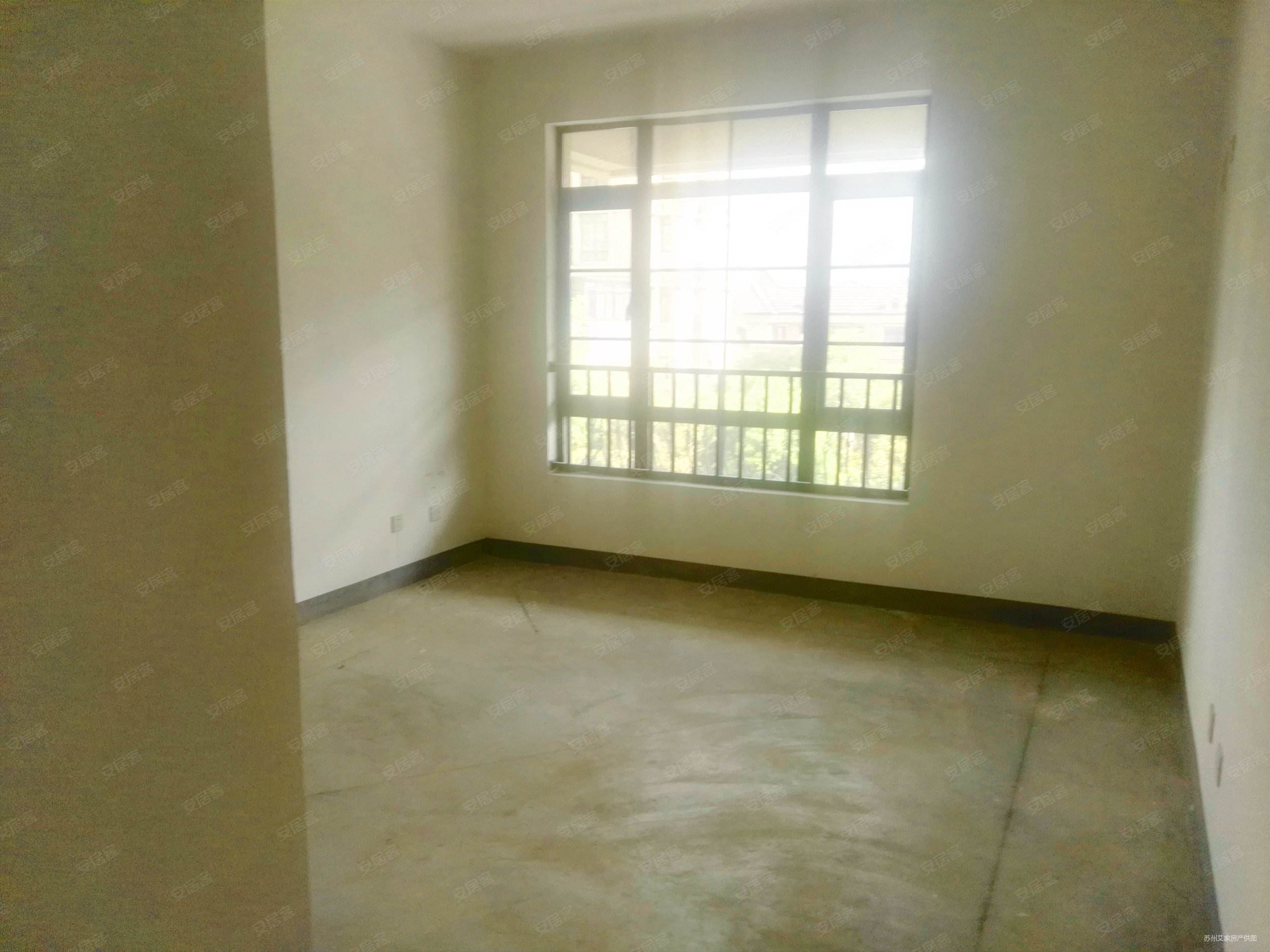 绿地太湖城4房洋房!户型位置都很好,在小区中间纯毛坯诚心出售