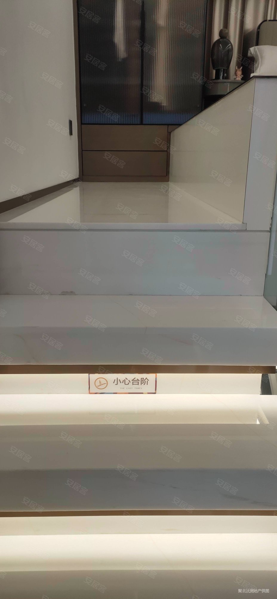 东都时代商务中心一区1室2厅1卫44㎡南北28万