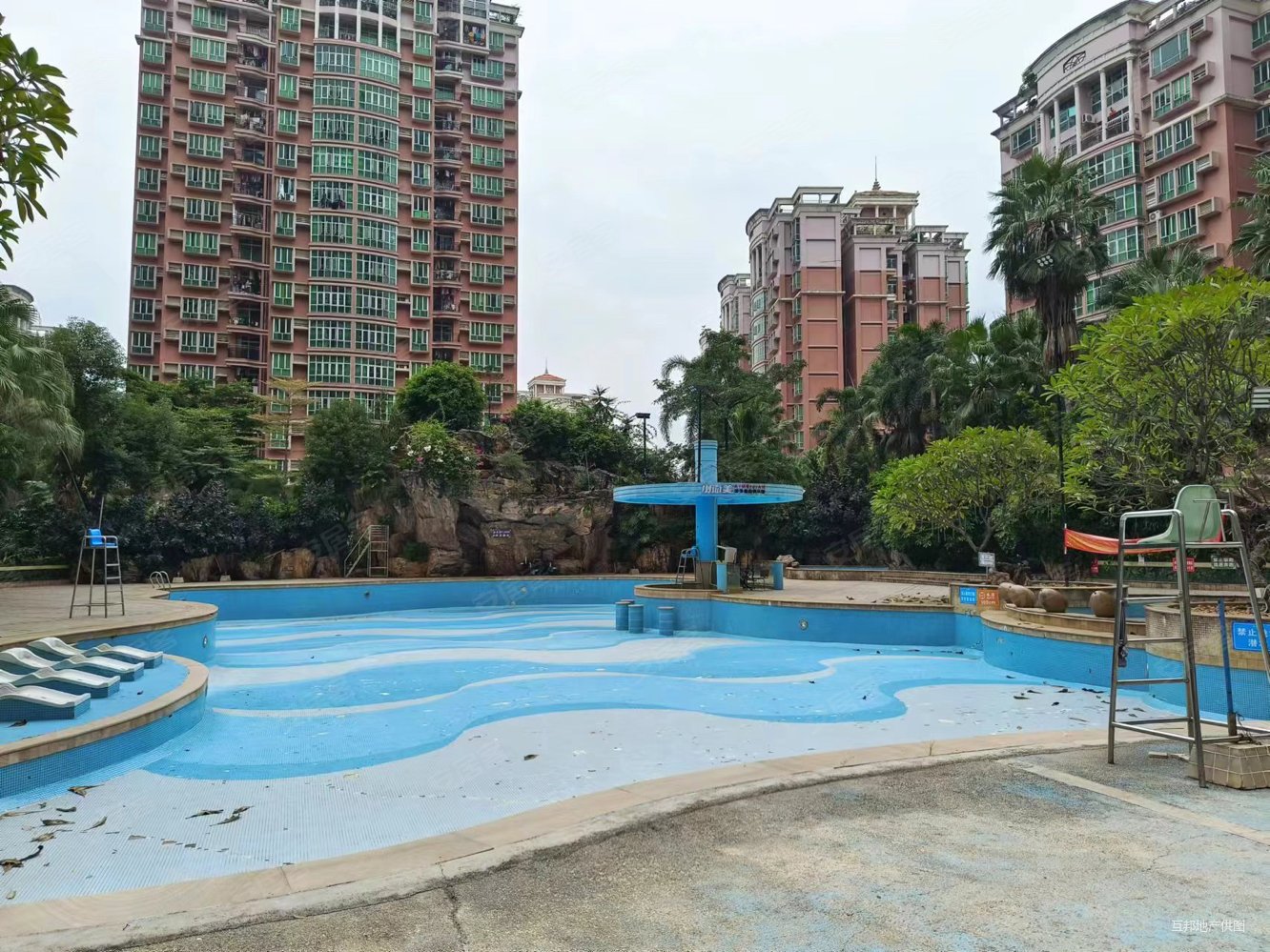 金美花园3室1厅3卫129.8㎡东180万