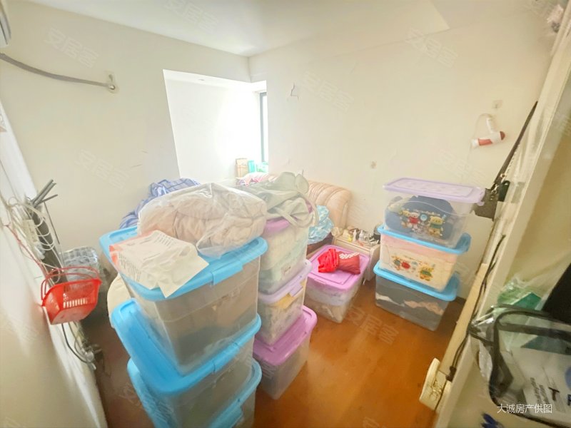 八里庄地铁口宝泰家园套二出售客厅带阳台