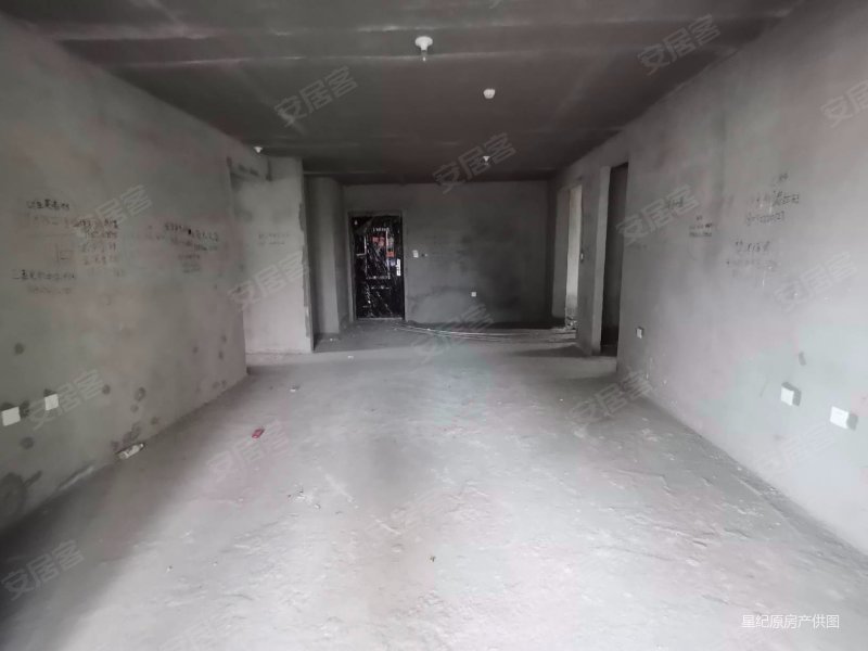 临近沛高 带大平台153平四室(鑫汉源 洋房)走一手