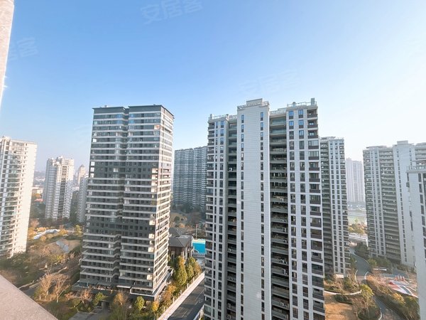 杭州临安临安城区印象苕溪城地铁口,朝南带阳台,独立卫生间,阳台,密码