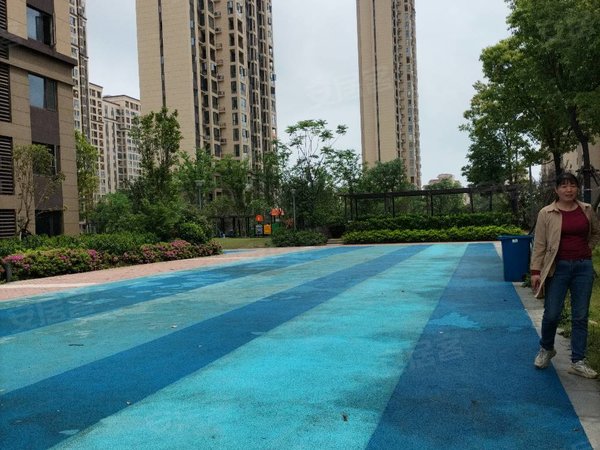 长沙望城望城新区政府绿地香树花城绿地香树花城二房出租,1600一个月.