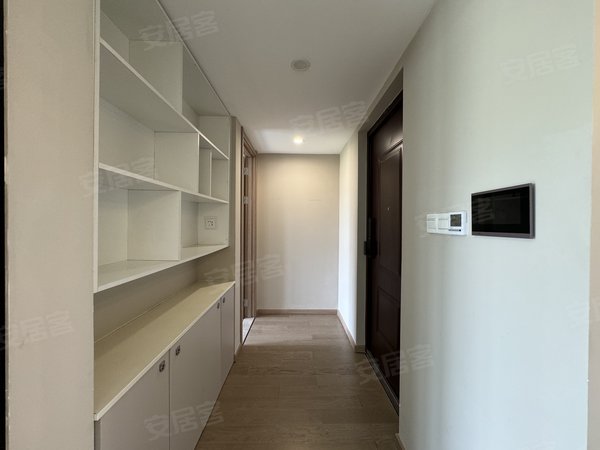 青岛城阳高新区卓越嘉悦卓越嘉悦58中陪读新业路小学京东物流,中车康复大学晶岳广场出租房源真实图片
