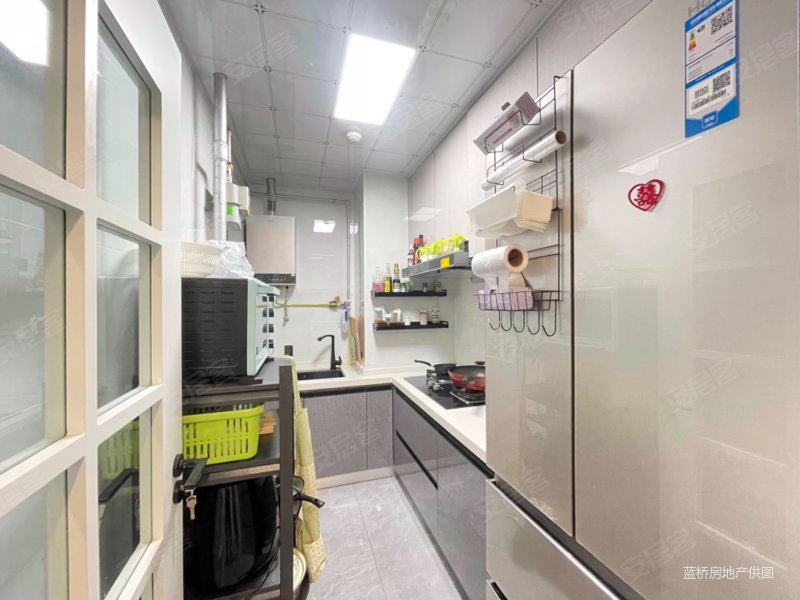 保利领秀山精装修 电梯房 商品住宅 中间楼层采光好