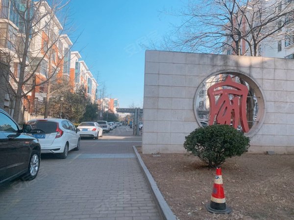 平邑宝丽凤凰城宝丽凤凰两室家电家具齐全一大俩小空调还有免费网出租