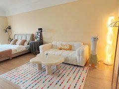 青岛黄岛灵山卫暖暖的奶油风，带投影仪看海效果好，业主诚意出租，可押一付一出租房源真实图片