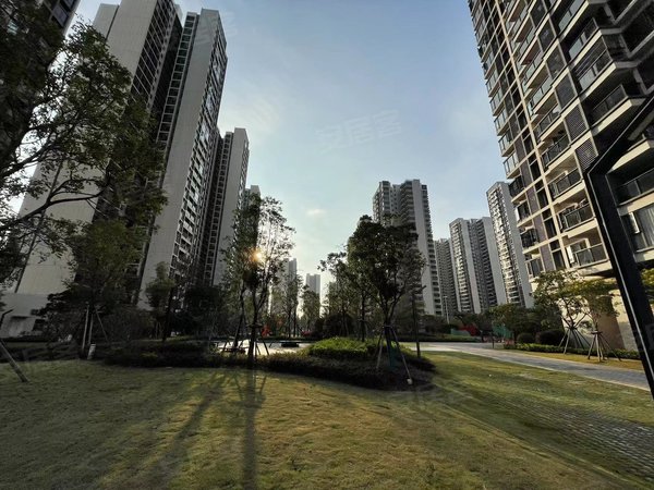 广州番禺石楼智联汽车小镇智睿花园 3室2厅 手次放租 实地拍摄 风景好