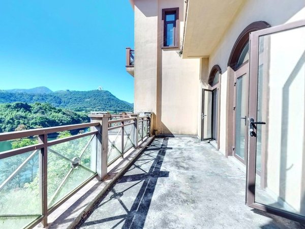 深圳盐田大梅沙天麓(七区)临湖独栋别墅(30000元一个月)全新毛坯可签5