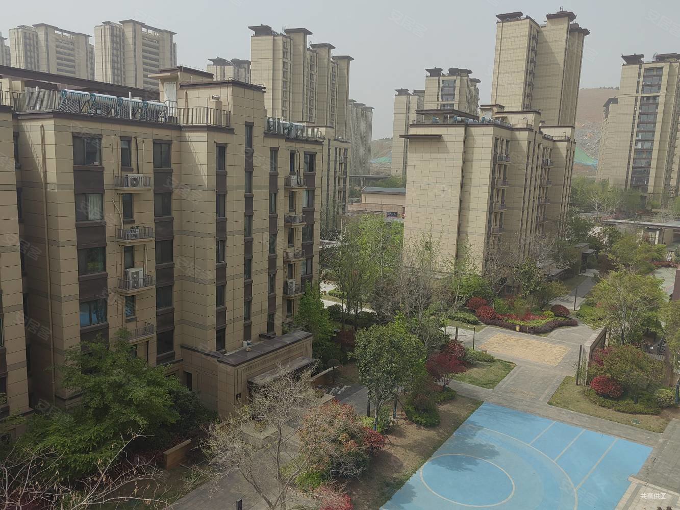 隐山观湖大三室单价1万多一点采光好南北通透临近