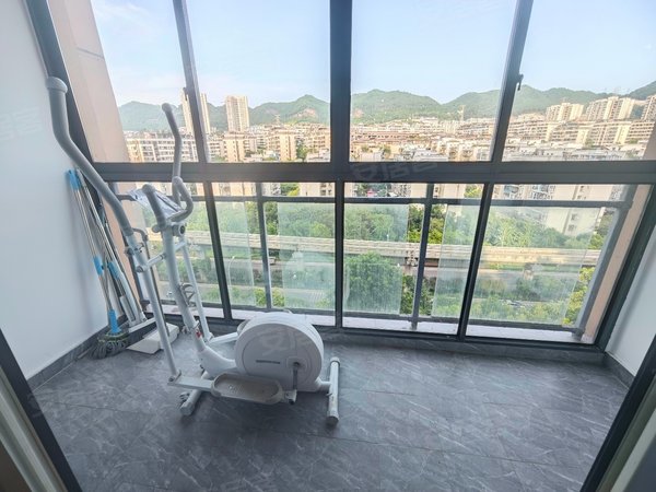 重庆巴南龙洲湾斌鑫江南时代大山村轻轨站,全新装修,出租,随时可以