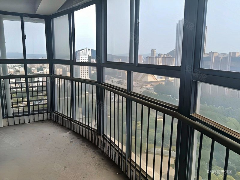 巢湖城市之光电梯顶楼复试毛坯大四房高楼层采光充足