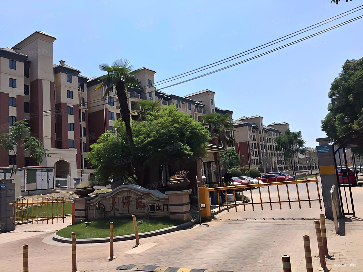 急售竹山路5号线地铁口一楼带院地下室自住精装修天泽苑