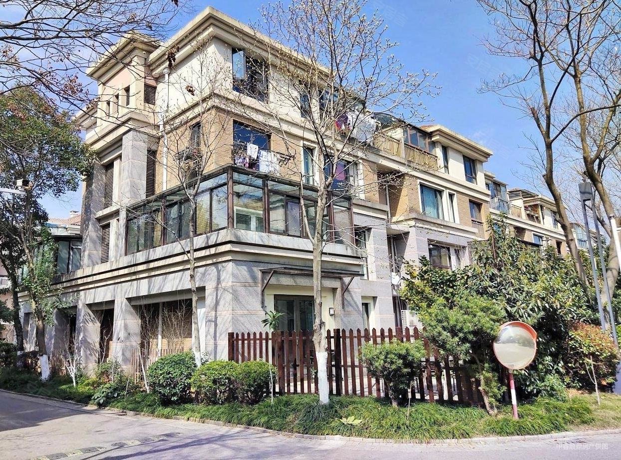 南京房产网>南京二手房>栖霞二手房>仙林大学城二手房>依云溪谷(别墅)