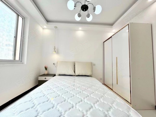 上海宝山上海大学汇枫景苑祁华路地铁站300米 朝南 电梯高层 一房一厅