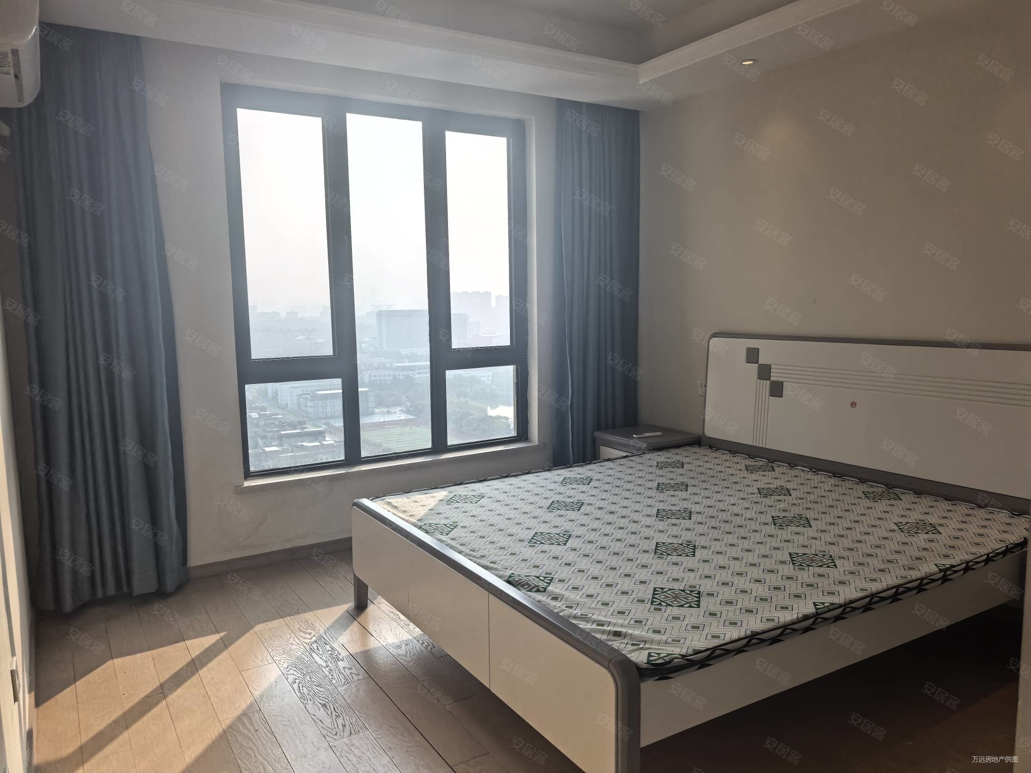 赞成名仕府4室2厅2卫119㎡南106万