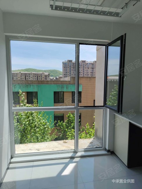 蔚海新天地 板楼 正南朝向 商业配套齐全 刚需小三居 满二