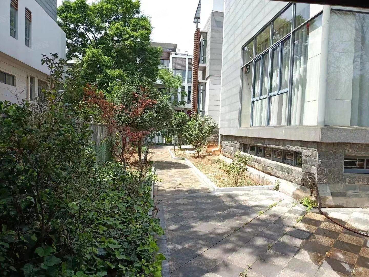 同德极少墅3室3厅3卫418㎡南北2600万